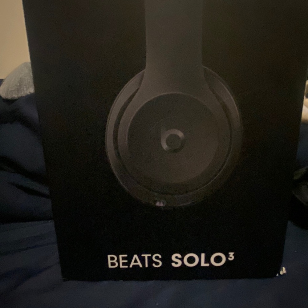 beats solo 3 used in great condition